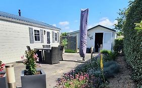 Mooi Chalet Voor Een Top Vakantie Aan Zee